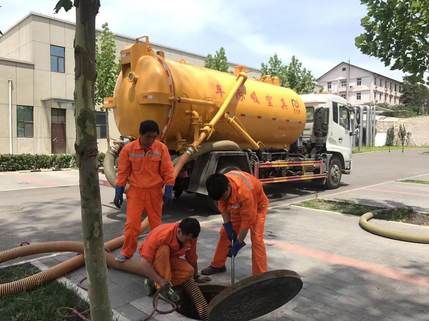 梅州化粪池清理与5-8吨吸粪车施工效率分析